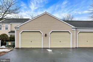 903 Cambridge Ct in Palmyra, PA - Building Photo