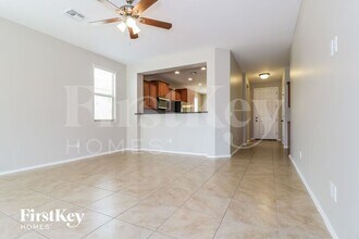 7044 W Alicia Dr in Phoenix, AZ - Foto de edificio - Building Photo