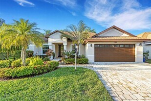 11011 Hyacinth Pl in Lakewood Ranch, FL - Building Photo