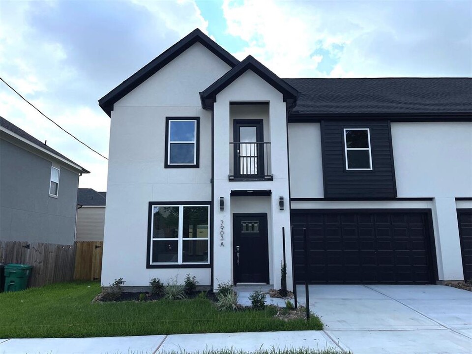 7903 Rock Rose St-Unit -A in Houston, TX - Building Photo