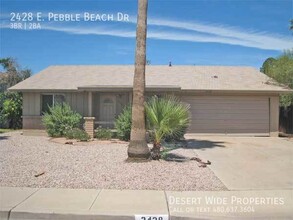 2428 E Pebble Beach Dr in Tempe, AZ - Foto de edificio - Building Photo