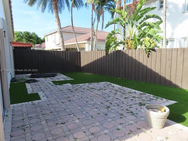 4333 NW 113th Pl in Doral, FL - Building Photo - Building Photo