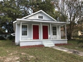 204 Brigadier St in Pensacola, FL - Building Photo