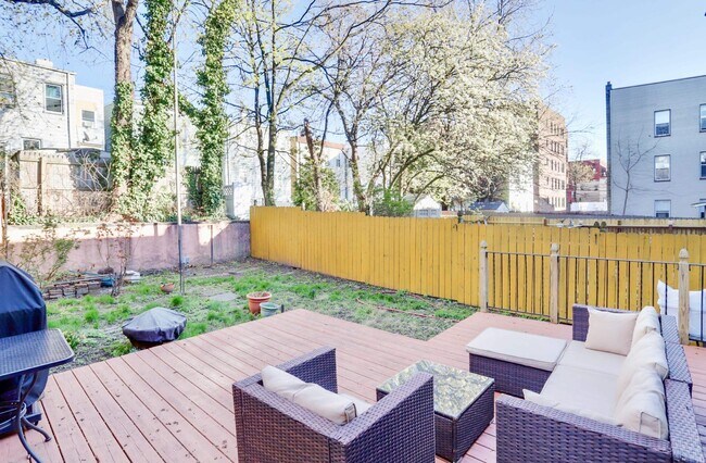 12 Romaine Ave in Jersey City, NJ - Building Photo - Building Photo