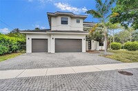 5021 NE 27th Ave in Lighthouse Point, FL - Foto de edificio - Building Photo