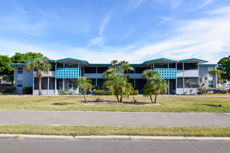 Creekside @ Glen Oaks in Clearwater, FL - Building Photo - Other