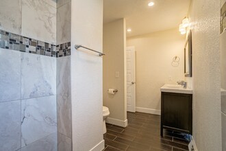 10490 W Dakota Ave in Lakewood, CO - Foto de edificio - Building Photo