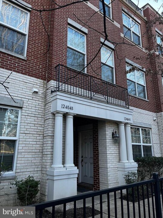 12404 Liberty Bridge Rd in Fairfax, VA - Building Photo