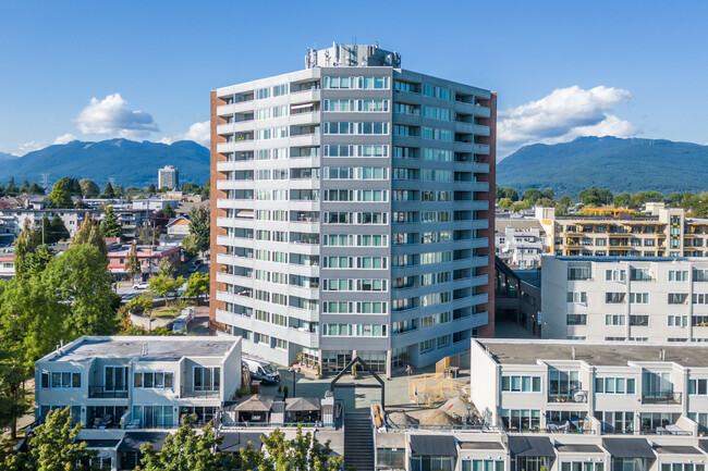 Ingleton Place in Burnaby, BC - Building Photo - Building Photo