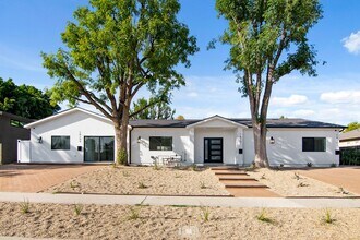 18201 Sunburst St in Los Angeles, CA - Building Photo - Building Photo
