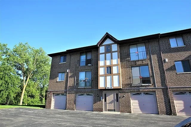 1744 S Washington St in Naperville, IL - Building Photo