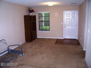 616 Briar Way Ln in Jacksonville, FL - Building Photo - Building Photo