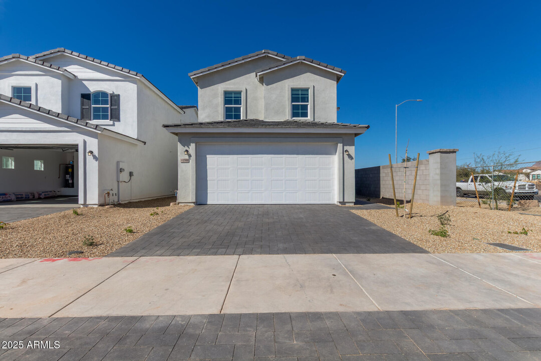 1564 N Pueblo Dr in Apache Junction, AZ - Building Photo
