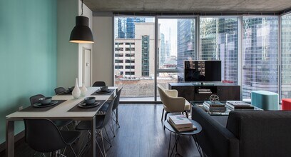 212 W Washington St, Unit 1403 in Chicago, IL - Foto de edificio - Building Photo