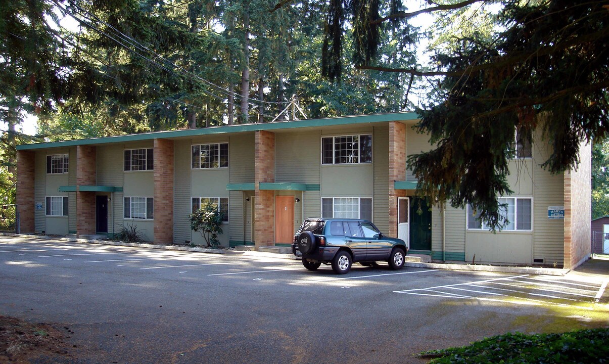 12402 Gibson Rd in Everett, WA - Foto de edificio