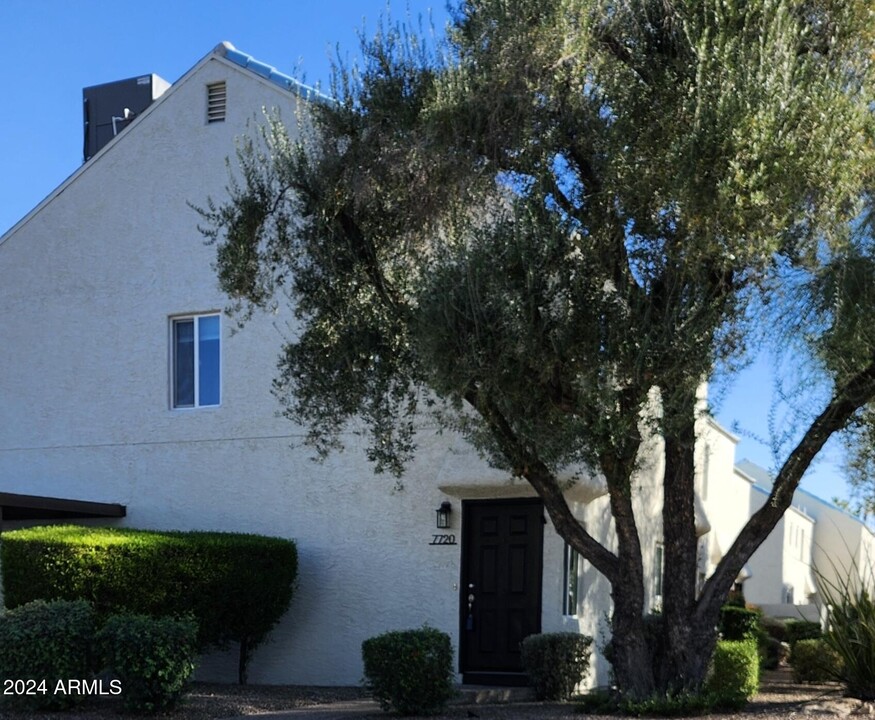 7720 E 1st Ave in Scottsdale, AZ - Foto de edificio