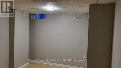 22 Goya Crescent in Toronto, ON - Building Photo - Building Photo
