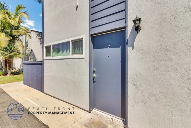 2621 Harbor Blvd. in Costa Mesa, CA - Foto de edificio - Building Photo