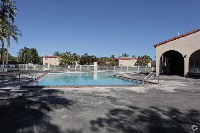 433 SW 86th Ave in Pembroke Pines, FL - Building Photo - Building Photo