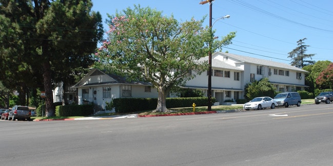 2201 Mar vista St in Montrose, CA - Foto de edificio - Building Photo