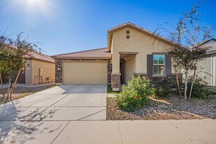 665 E Rojo Way in Gilbert, AZ - Building Photo