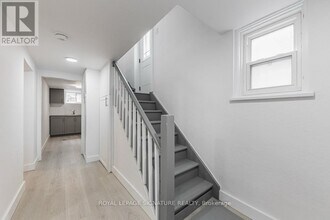 150 Davisville Ave in Toronto, ON - Building Photo - Building Photo