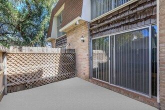 New England Village in San Antonio, TX - Building Photo - Building Photo