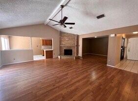 11907 N Fairhollow Ln in Houston, TX - Building Photo