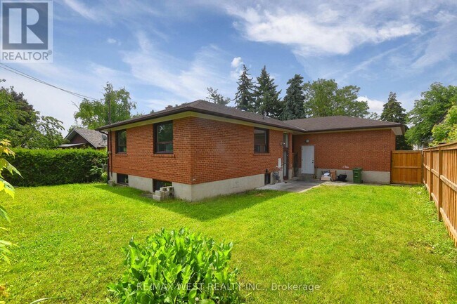 124 Allanhurst Dr in Toronto, ON - Building Photo - Building Photo