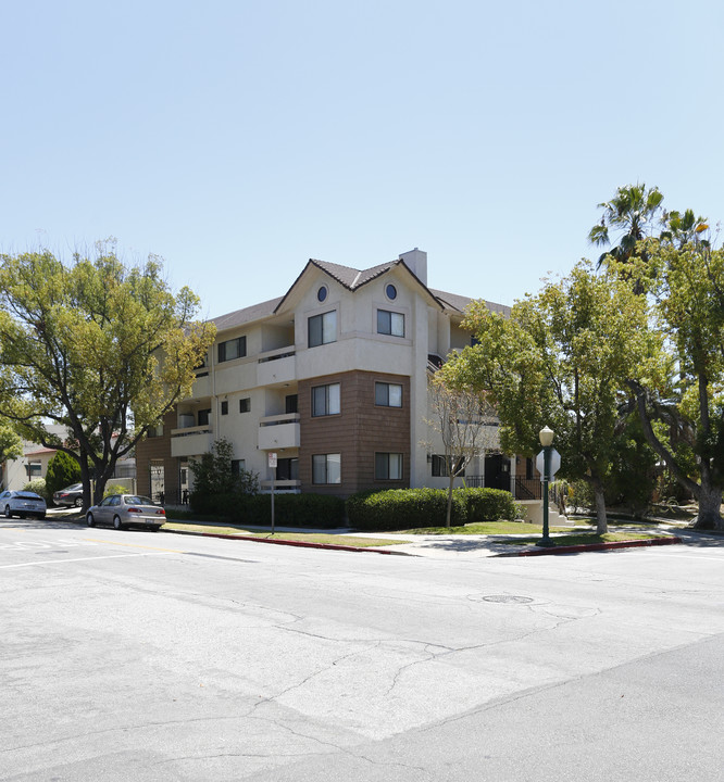 546 N Kenwood St in Glendale, CA - Building Photo