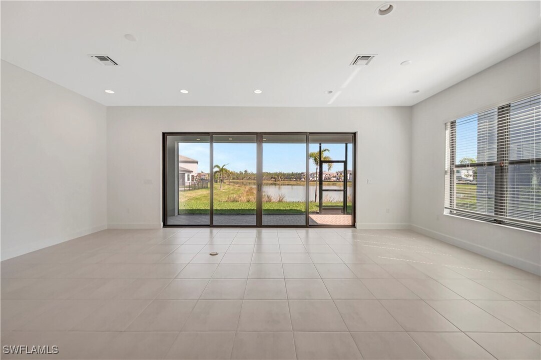 20606 Fair Oak Ln in Estero, FL - Foto de edificio