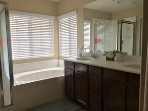 2329 Driftwood Dr in Rosamond, CA - Foto de edificio - Building Photo