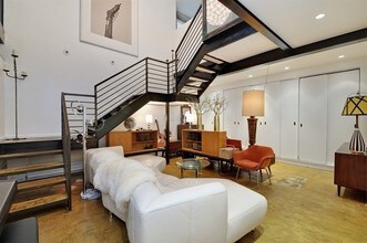 180 S 4th St in Brooklyn, NY - Foto de edificio - Interior Photo