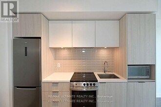 70 Annie Craig Dr in Toronto, ON - Building Photo - Building Photo