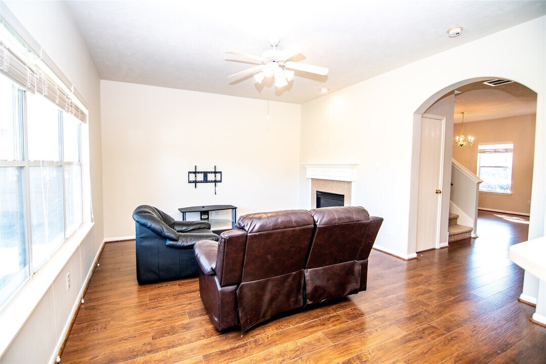 25914 Chapman Falls Dr in Richmond, TX - Foto de edificio