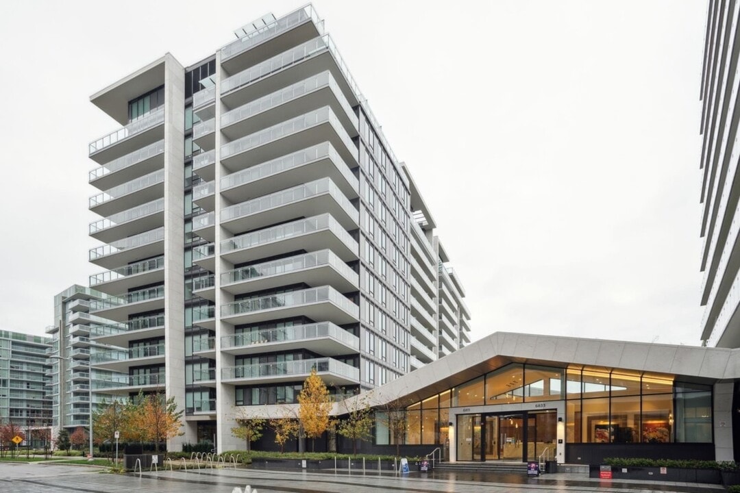 6811 Pearson Way in Richmond, BC - Building Photo