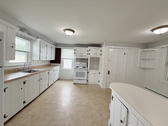18 Taunton St in Plainville, MA - Building Photo - Building Photo
