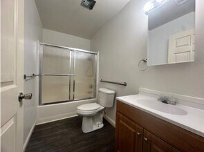 327 Lincoln St in Wharton, TX - Foto de edificio - Building Photo