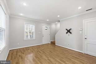 403 S Veitch St in Arlington, VA - Building Photo