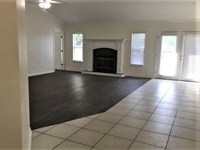 121 Nottingham Dr E in Jacksonville, FL - Foto de edificio - Building Photo