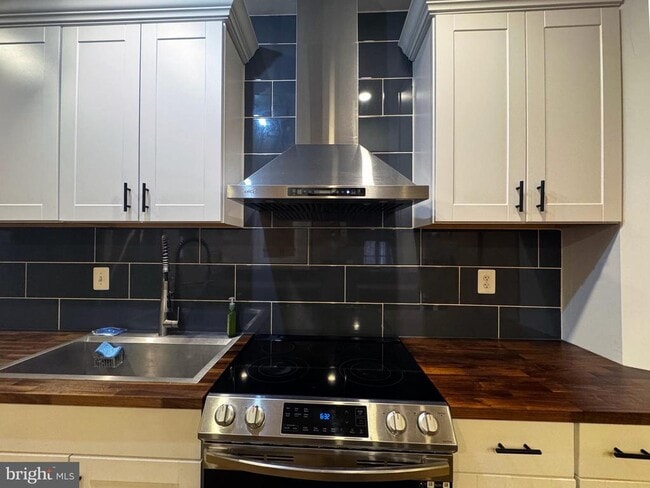 5211 Rosalie Ridge Dr in Centreville, VA - Building Photo - Building Photo