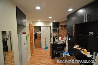 1689 Beacon St in Brookline, MA - Building Photo - Building Photo