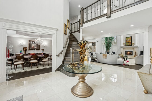 9200 Falling Waters Dr W in Burr Ridge, IL - Building Photo - Building Photo