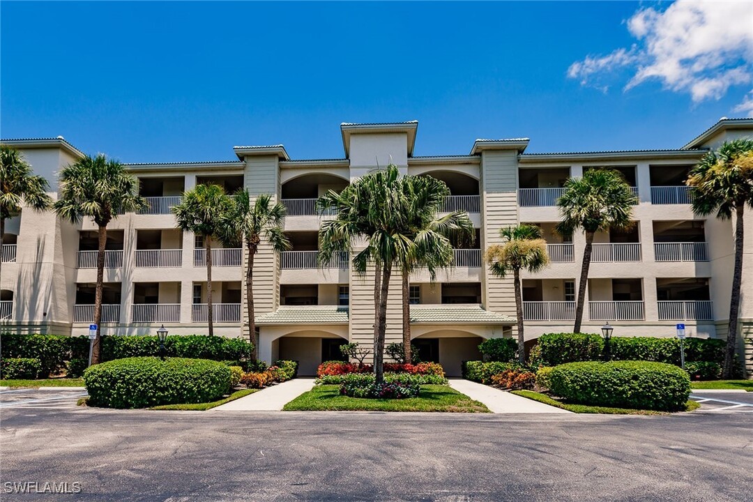 4120 Bayhead Dr in Bonita Springs, FL - Foto de edificio