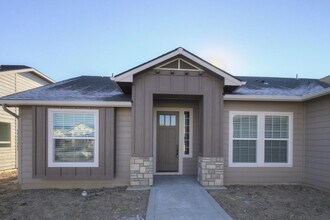 8275 E Stone Valley St in Nampa, ID - Building Photo - Building Photo
