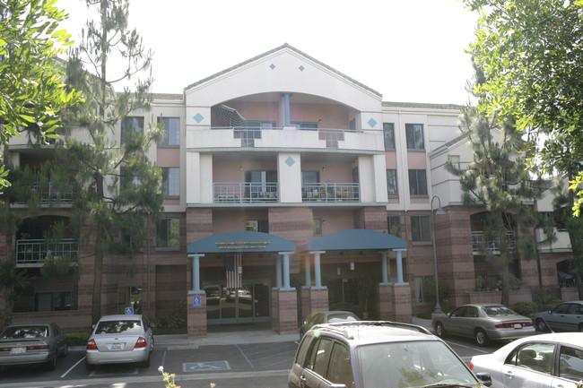 120-130 N Mentor Ave in Pasadena, CA - Foto de edificio - Building Photo