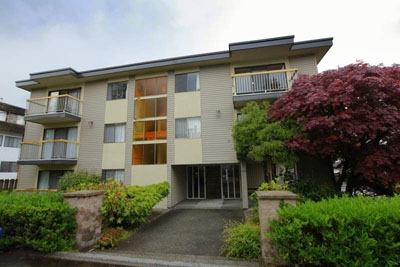 Crown Apartments in Burnaby, BC - Building Photo