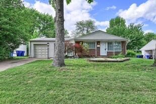 20 St Benedict Ln in Florissant, MO - Building Photo