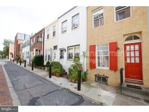 2416 Manning St in Philadelphia, PA - Building Photo - Building Photo