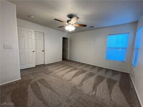 523 Primrose Hill Ave in Las Vegas, NV - Building Photo - Building Photo